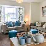 Arthur's Place Reighton