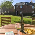 Arthur's Place * Reighton